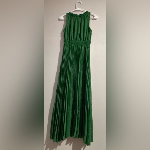 Lark + Grey Dresses & Skirts - Sleeveless Green Textured Maxi Dress with Smocked Waist